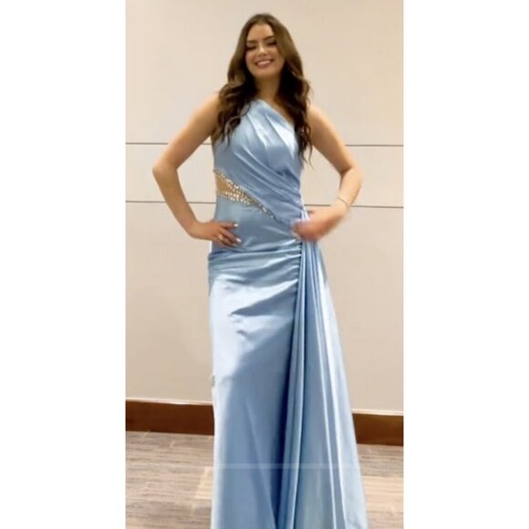 MAC DUGGAL One Shoulder Charmeuse Gown With Beaded Cutout in Powder Blue US 0 - Picture 3 of 13